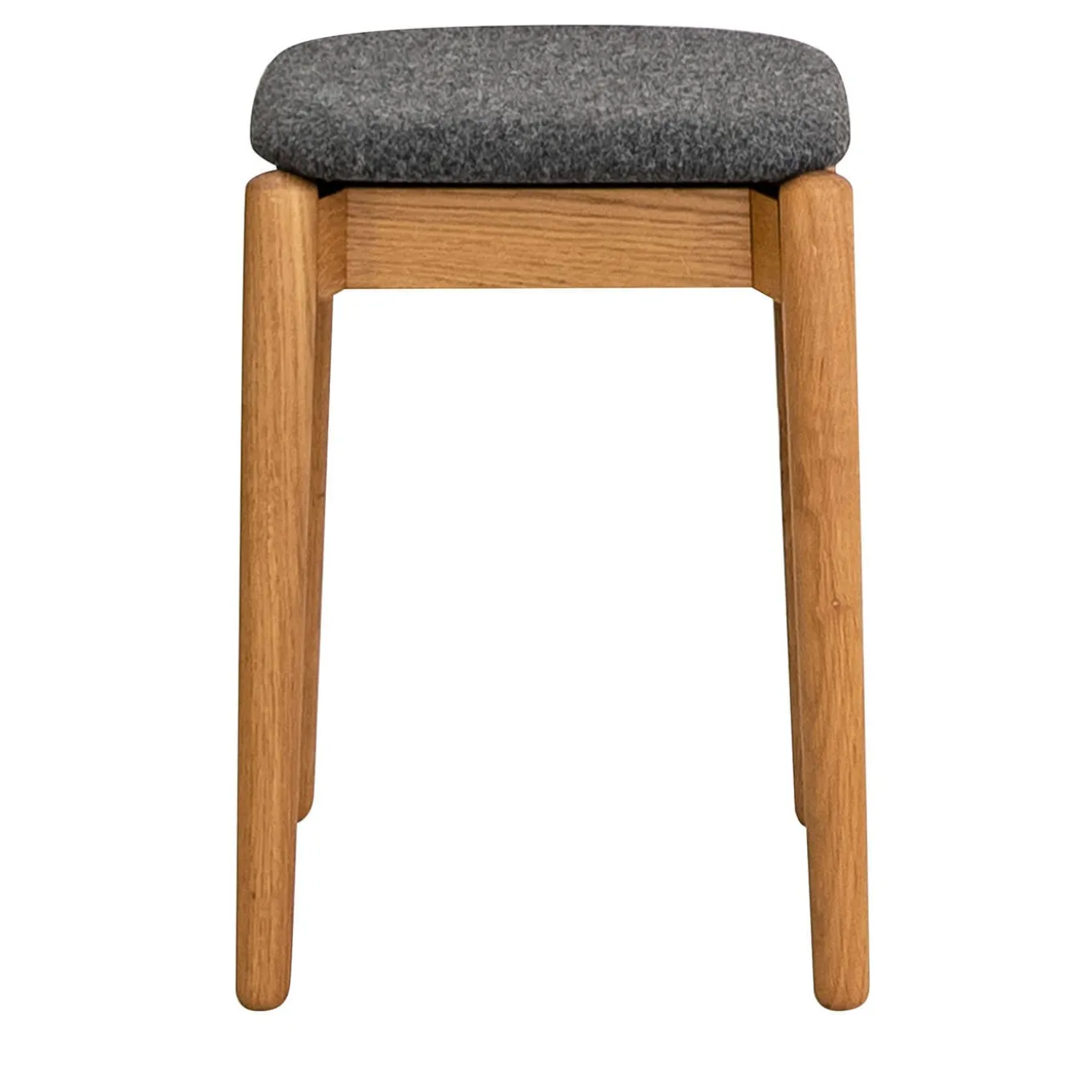Sgabello basso Fizz in rovere con seduta imbottita di Lorenz+Kaz