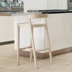 Sgabello Drive in Frassin naturale di Lorenz+Kaz