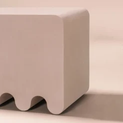 Sgabello in pelle rosa ossica
