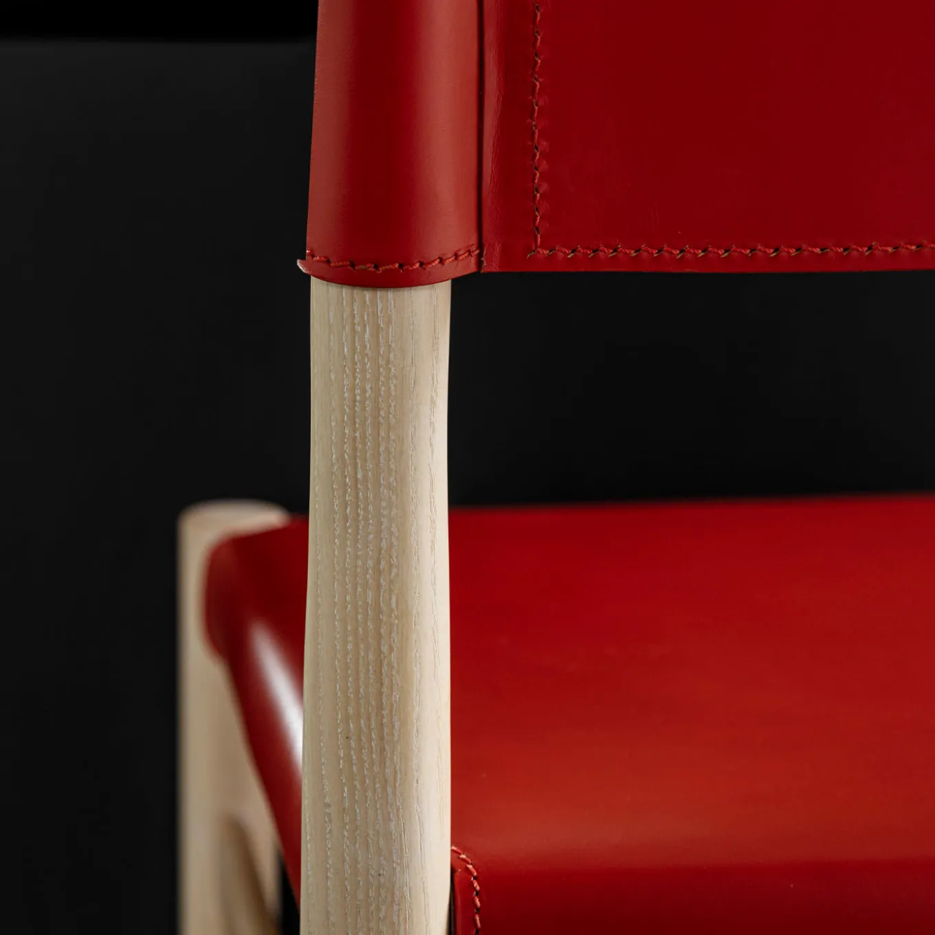 Sgabello Ledermann Light di Tom Kelley