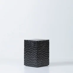 Sgabello Quartus III nero intagliato