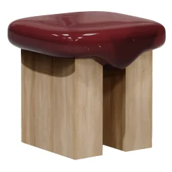 Sgabello Wax in legno lucido Bordeaux e legno di frassino massello di Artefatto Design Studio