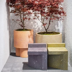Sgabello Zaccaria giallo e blu di Patricia Urquiola