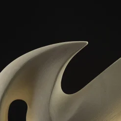 Sorriso del mare scultura luminosa in pietra di lecce