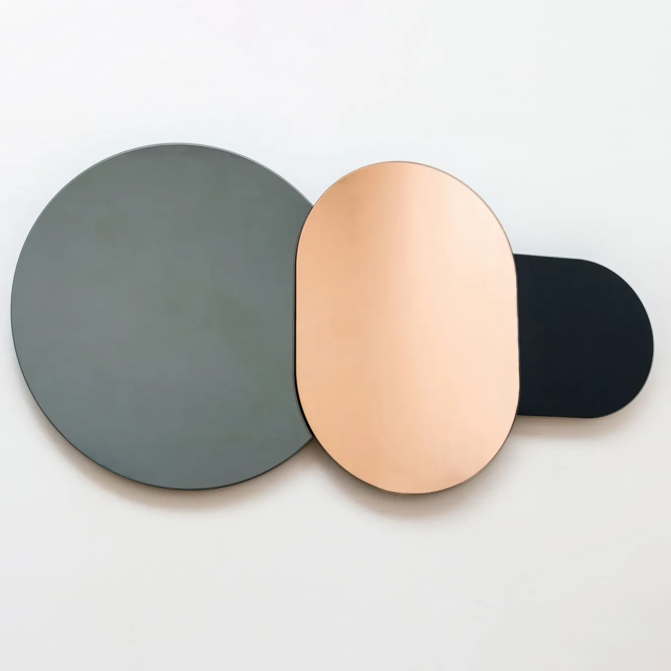 Specchio da parete Equilibrista Q2P di Giovanni Botticelli x Swing Design Gallery