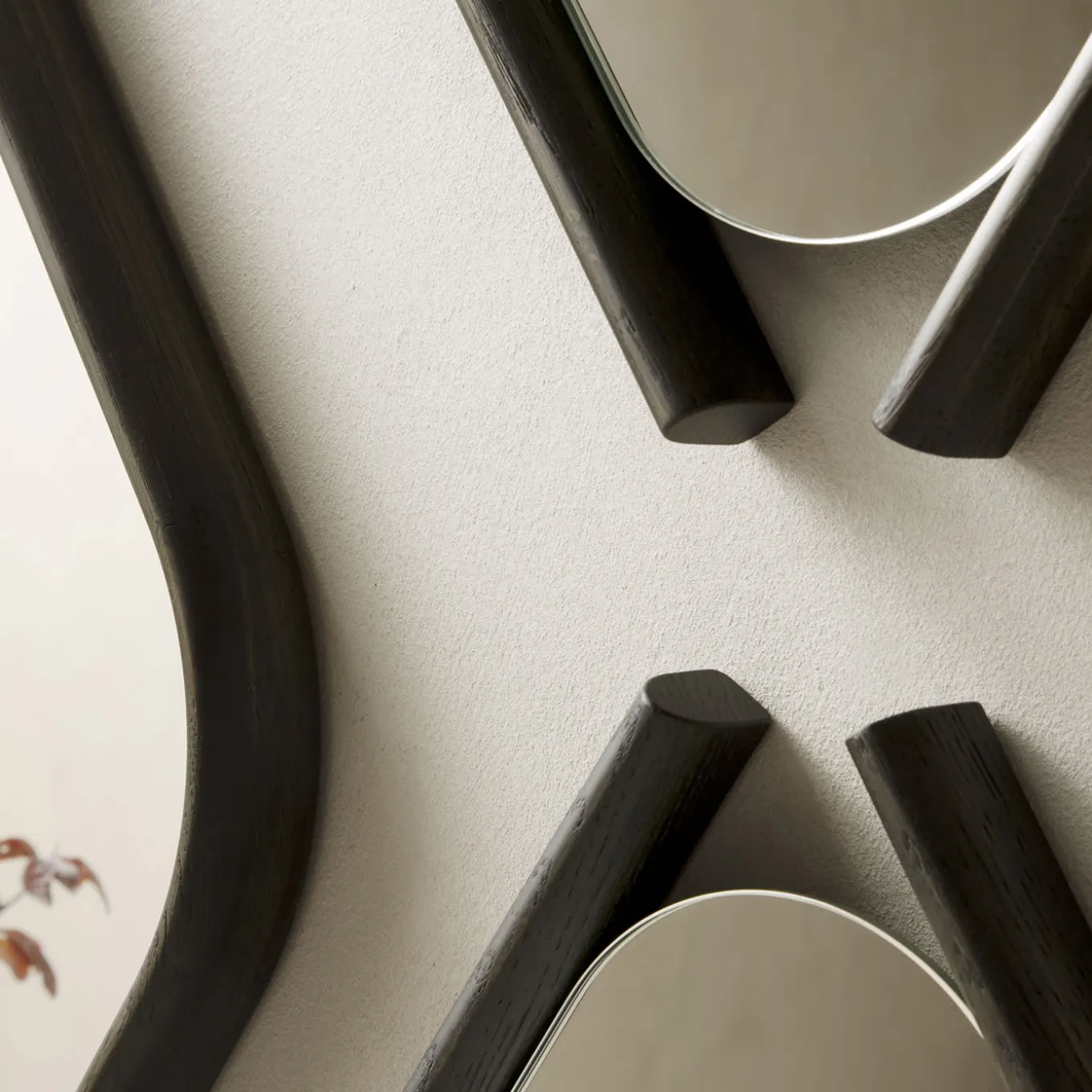 Specchio piccolo Wood Eye con cornice in rovere massiccio