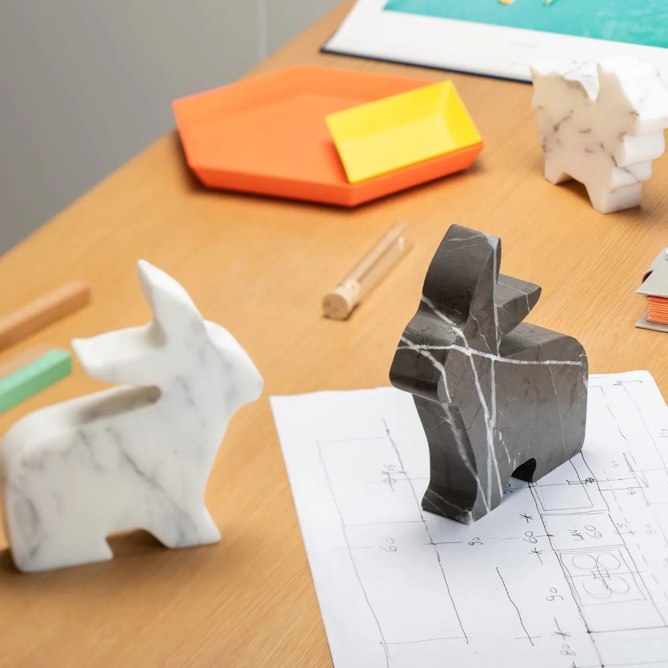 Statuetta grigia Bunny di Alessandra Grasso