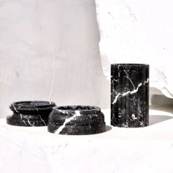 TAN Vaso a colonna in marmo Marquina nero satinato