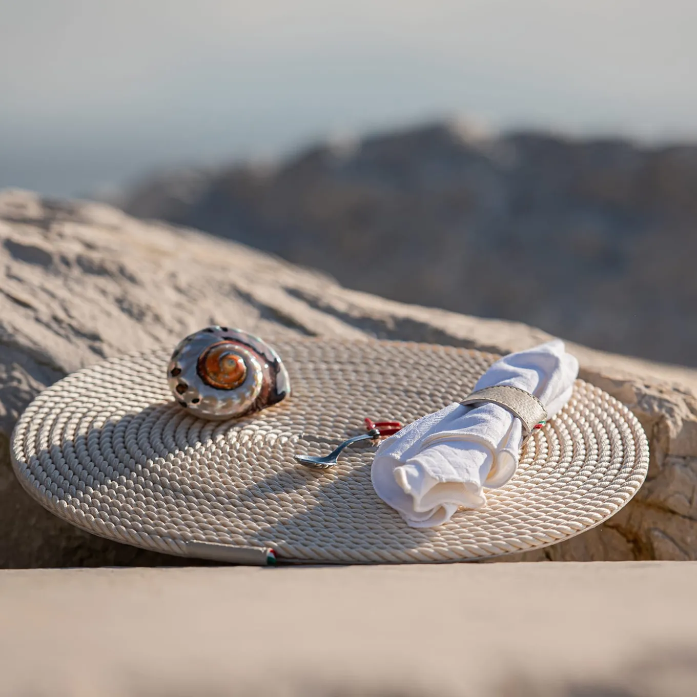 Tappetino da tavolo in corda arrotolata beige