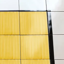 Tappeto Composizione ceramica blu e gialla di Giuliano Andrea dell'Uva 300 x 180