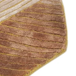 Tappeto Concoction, trapuntato a mano, in rosso bruciato e albicocca