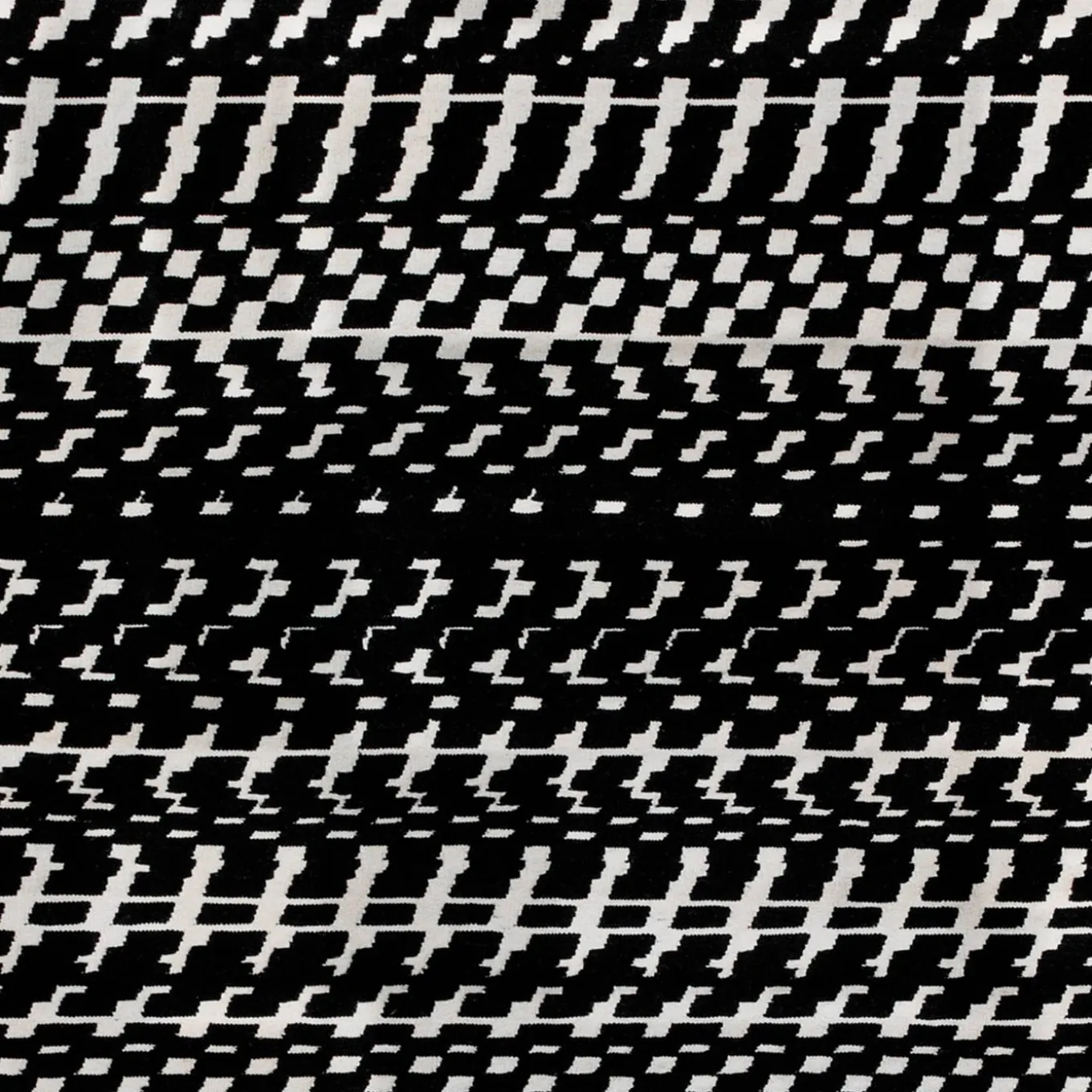 Tappeto Fuoritempo Kilim bianco e nero di Paolo Giordano e Nicole Jeanneret