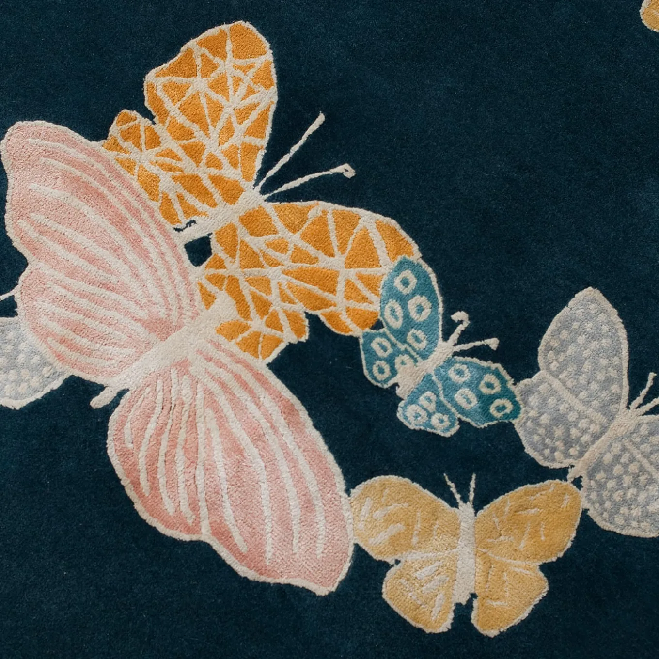 Tappeto rotondo in lana e seta fatto a mano Spirit In The Night Sky Butterfly Blue