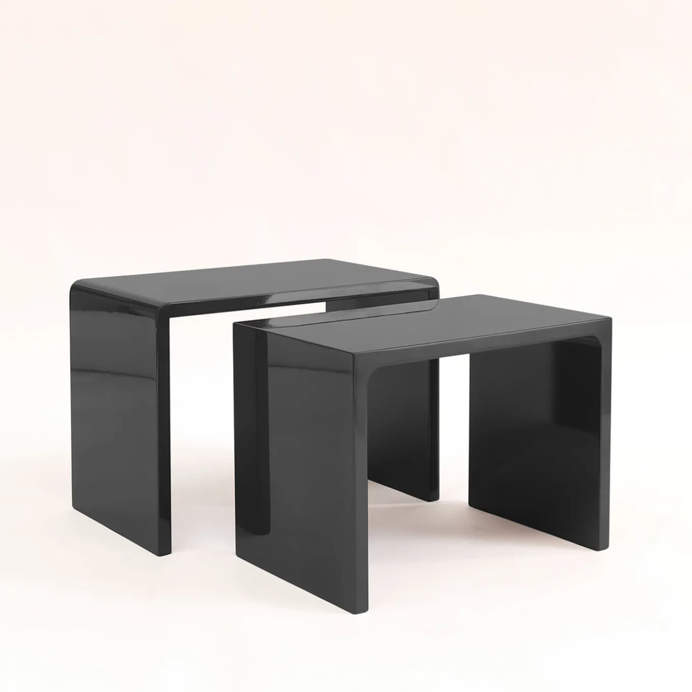 Tavoli Nesting gemelli laccati in nero