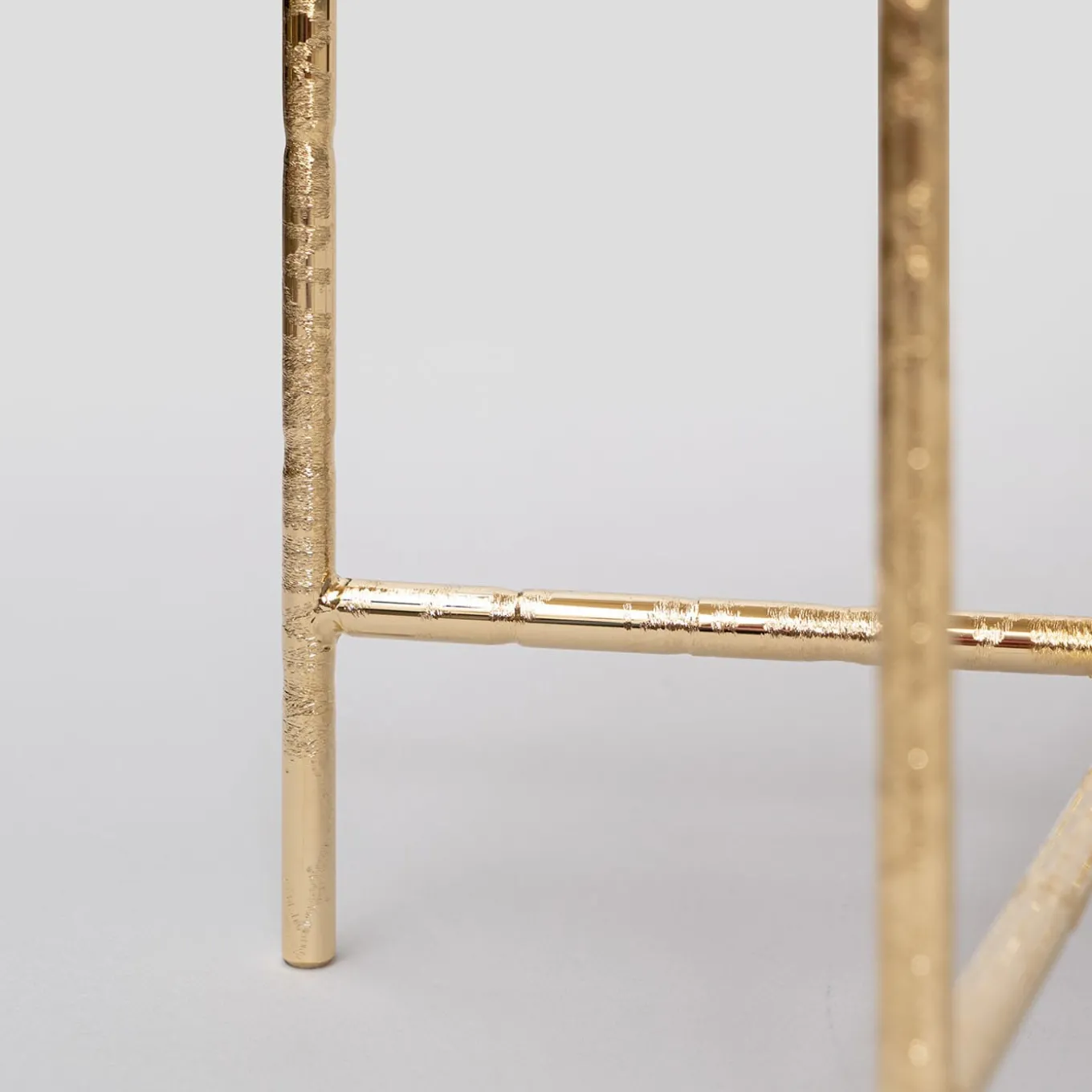 Tavolini Tornielli finitura oro lucido