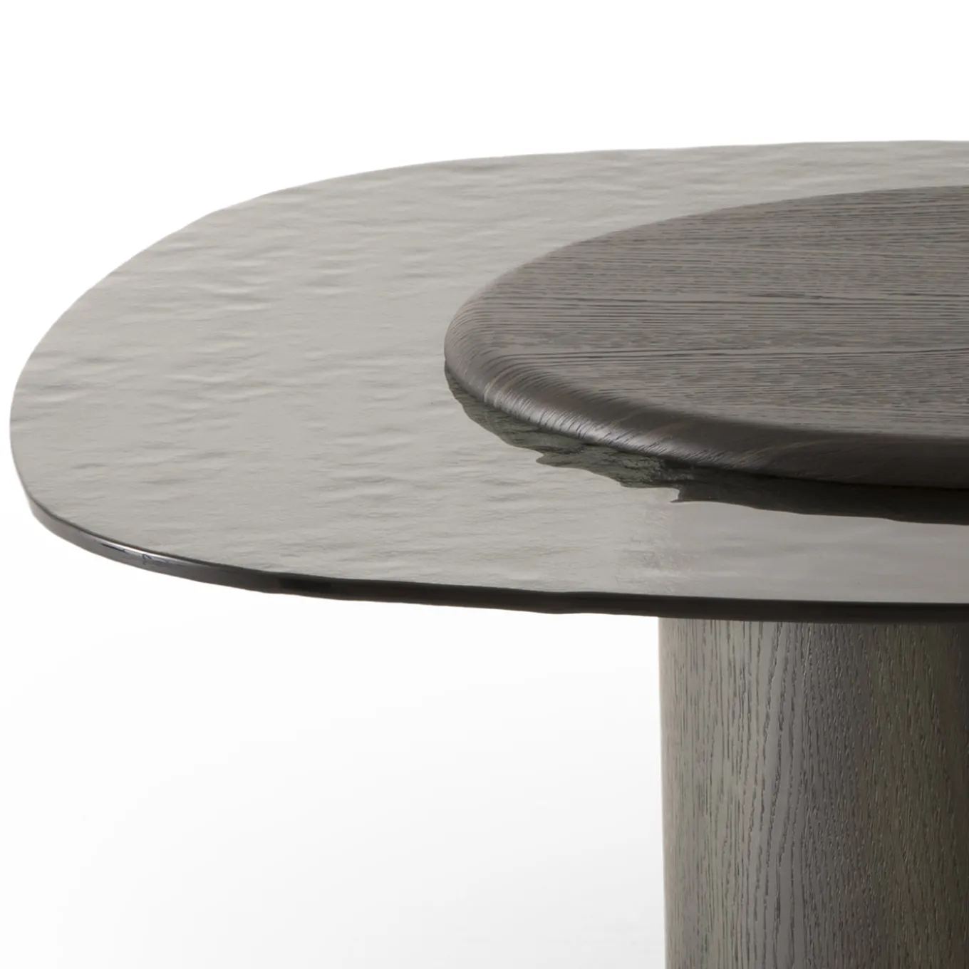 Tavolino da caffè Egg Basso grigio e ovale con piano in vetro