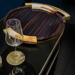 Tavolino da portata Alfred in legno di ebano lucido con dettagli in corno