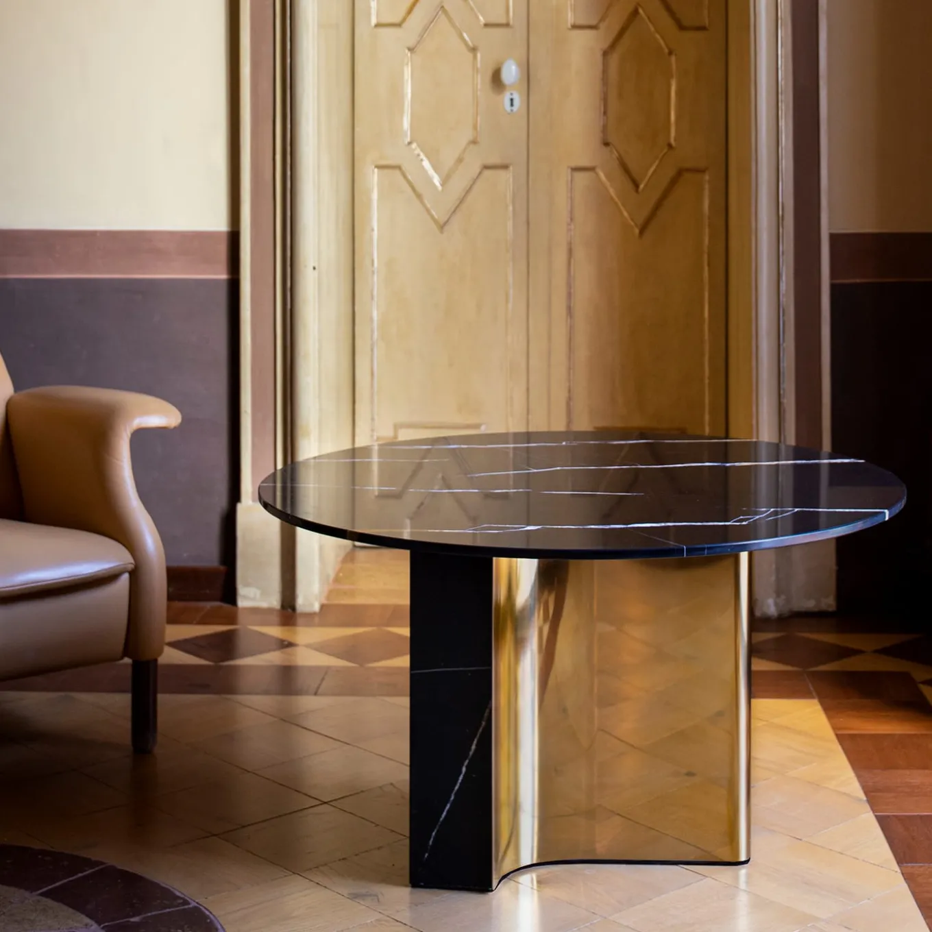 Tavolino in marmo Barso Sahara Noir di Paolo Ciacci