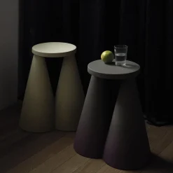 Tavolino Isola in ceramica viola di Cara/Davide