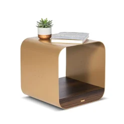 Tavolino laterale in metallo dorato Tawla con base in legno