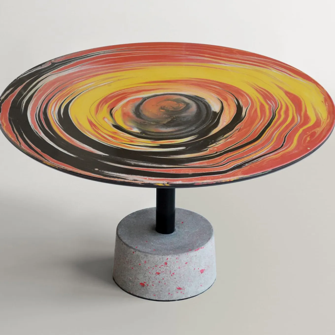 Tavolino rotondo Astraliti in metallo dai toni caldi #2
