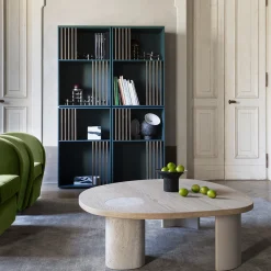 Tavolino Stone ovale in rovere naturale con base in marmo tornito