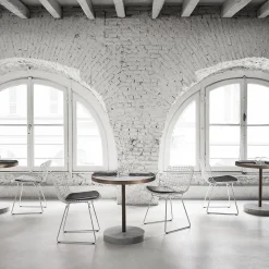 Tavolo da bistrot Rene in marmo Nero Marquinia di Piero Lissoni