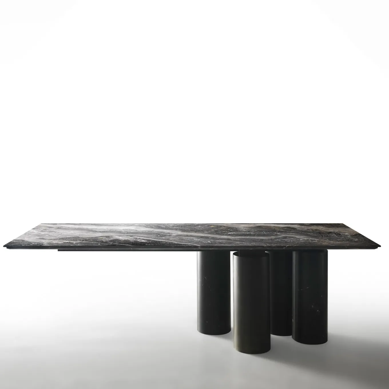 Tavolo da pranzo Arcaico con top e 4 basi cilindriche in Nero Marquina