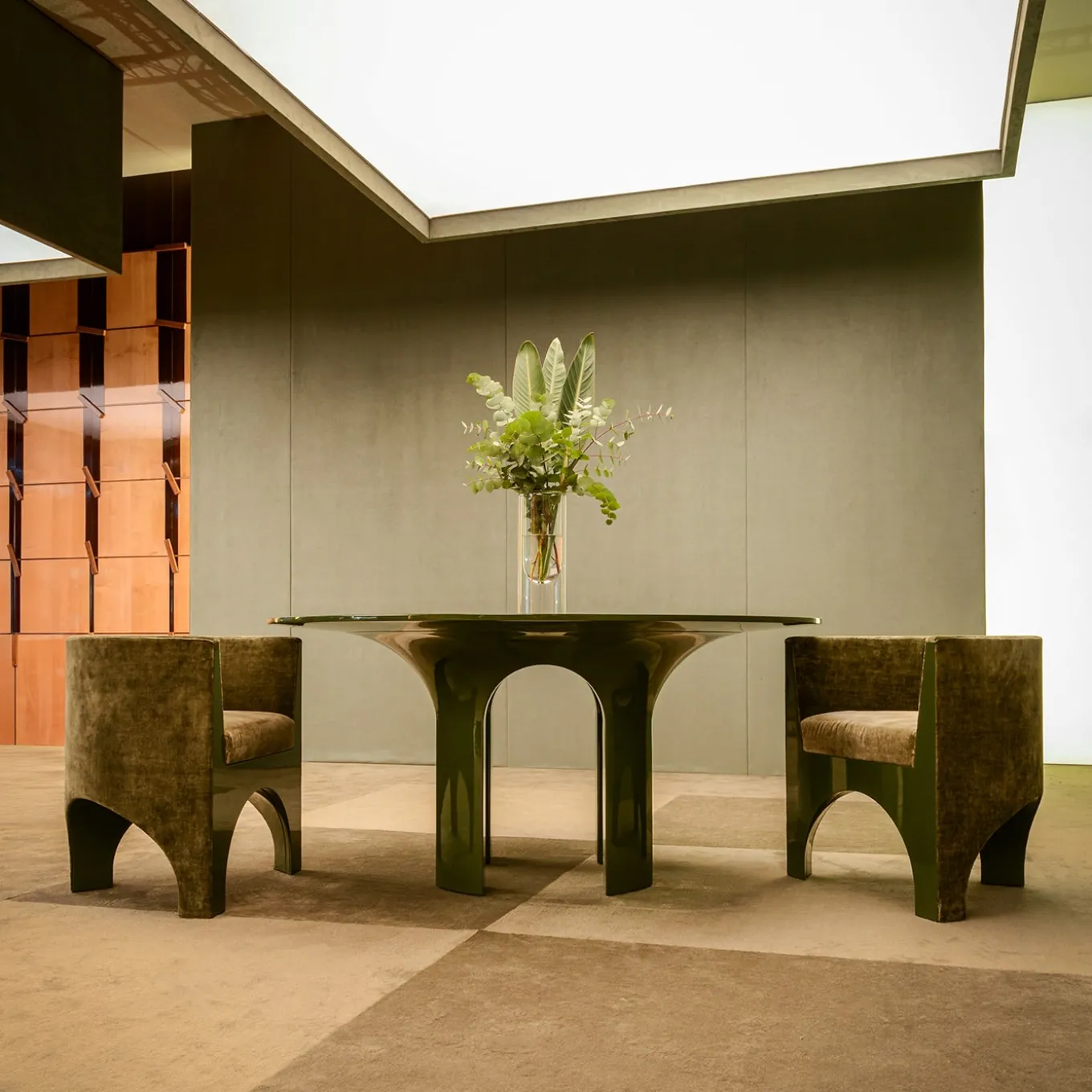 Tavolo da Pranzo Rotondo "Archi" in Legno Verde e Marrone di Storagemilano