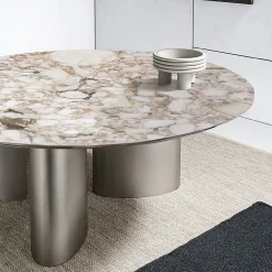 Tavolo da pranzo rotondo Tangeri in marmo calacatta oro di Roberto Lazzeroni