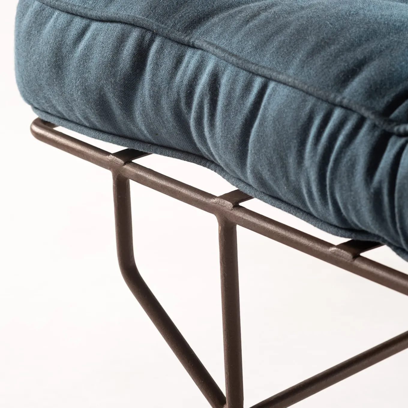 The Classic Garden Blue Chaise Longue
