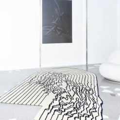 The Floor Is Lava - Tappeto Lava Line bianco e nero di PLACéE