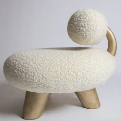 Tomyris Poltrona a tre gambe bianca