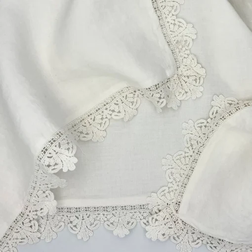 Tovaglia bianca con pizzo siciliano