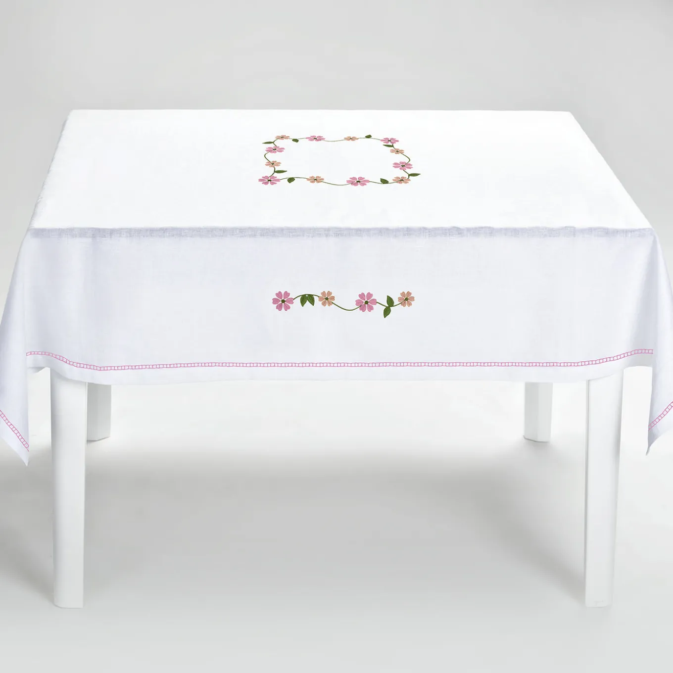 Tovaglia ricamata Margherita Rosa in lino bianco
