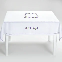 Tovaglia ricamata Margherita Viola in lino