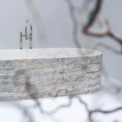 Vasca da Bagno Blessed Tub in Travertino Silver e Bianco del Re