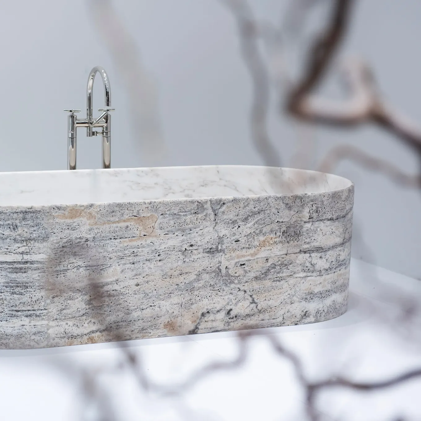 Vasca da Bagno Blessed Tub in Travertino Silver e Bianco del Re