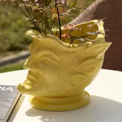 Vaso decorativo Raphael Giallo in ceramica con incisione