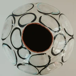 Vaso di manganese e cerchi verde rame