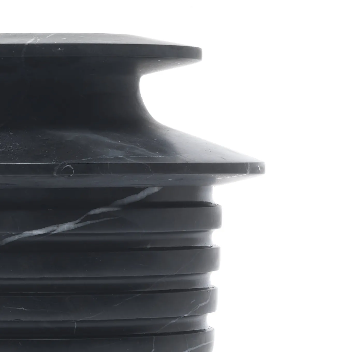 Vaso grande Capua in marquina nera di Ivan Colominas