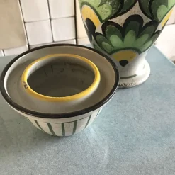 Vaso in Ceramica Verde Foglia con Coperchio e Motivo Botanico