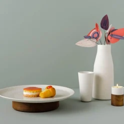 Vaso o caraffa in ceramica bianca