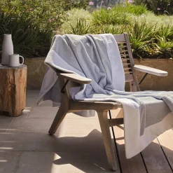 Vaso o caraffa in ceramica bianca