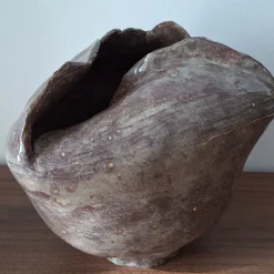 Vaso Petalo 2 in Ceramica Marrone a Forma di Petalo