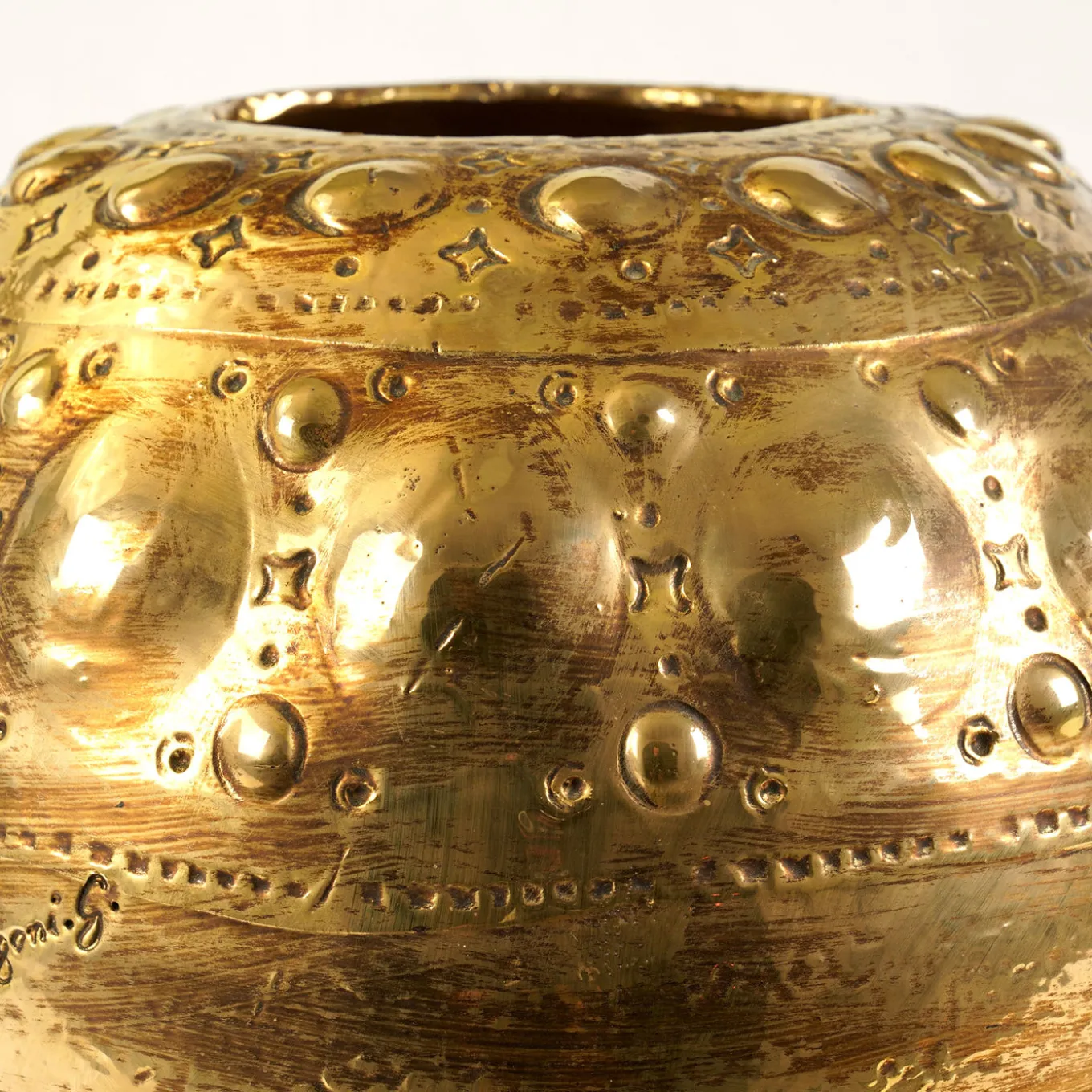 Vaso Soreis in ceramica oro di Gabriele Mengoni
