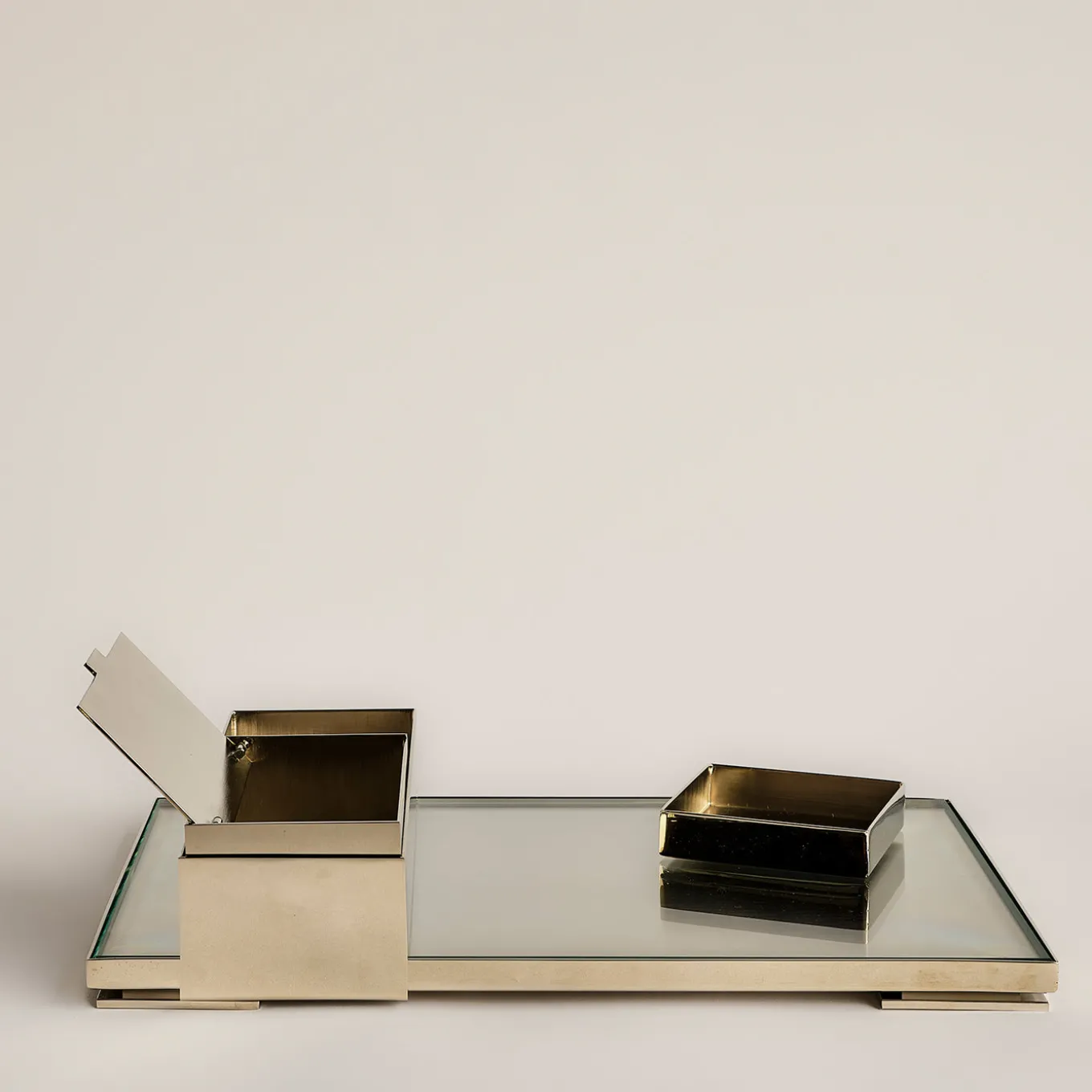 Vassoio Fumatori Multifunzionale Modernist in Acciaio by Joffrey Dappe