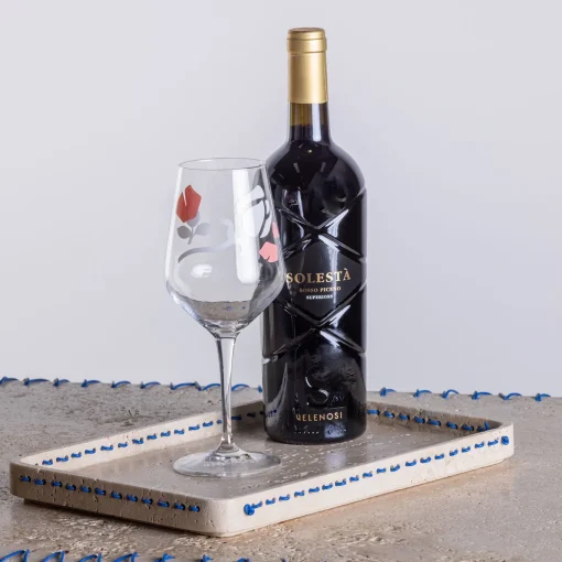 Vassoio rettangolare Lulù in travertino con inserti in filo PVC Blu